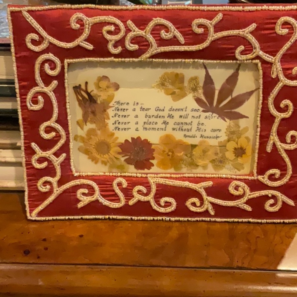 Silk & beaded vintage pressed flowers and quote about faith and God’s Love.